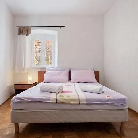 Apartment Quaint In With Balcony *