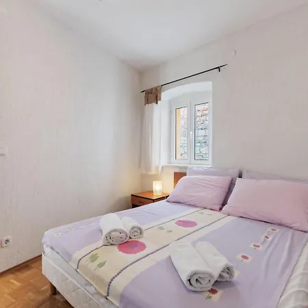 Apartment Quaint In With Balcony *