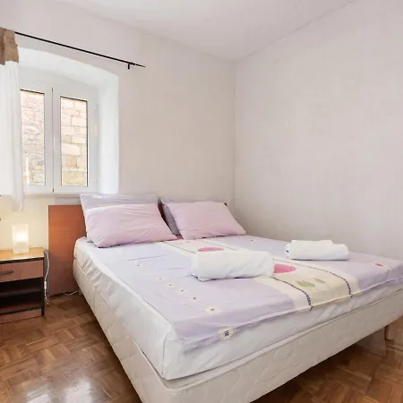 Apartment Quaint In With Balcony Pucisca