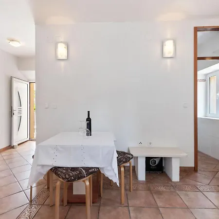 Apartment Quaint In With Balcony *